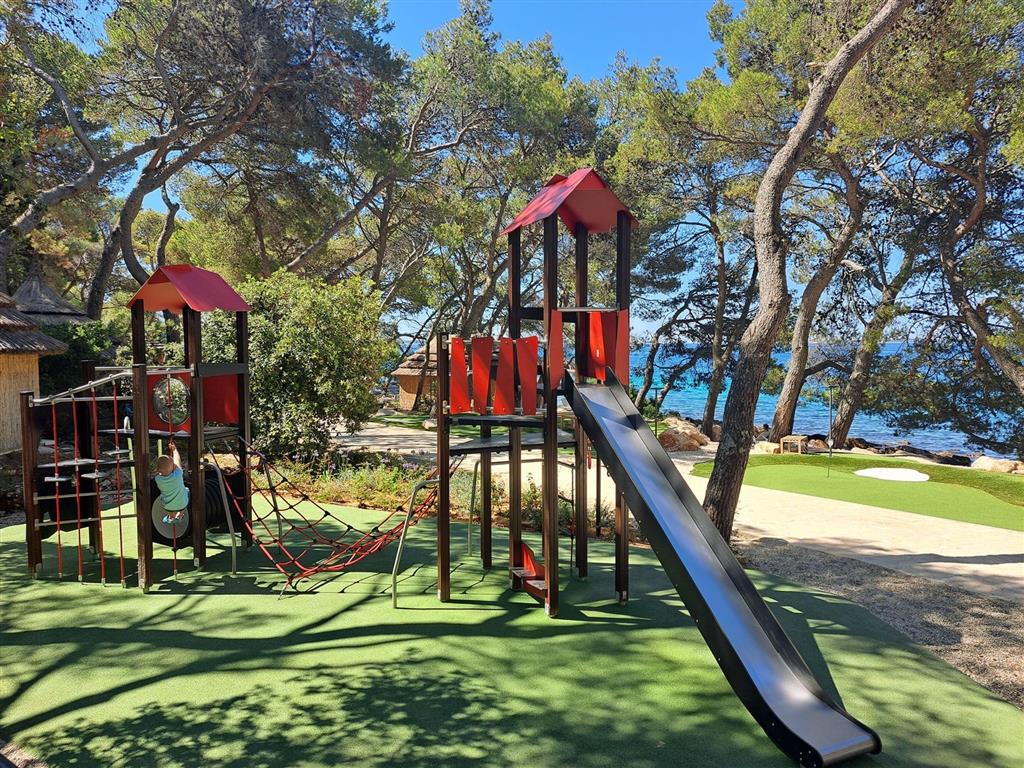 Resort Pine Beach Pakoštane 2027