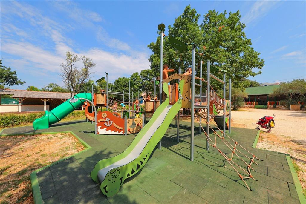 Resort Pine Beach Pakoštane 2027