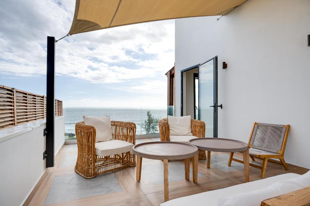 Moma By The Ocean, Trois Bassins