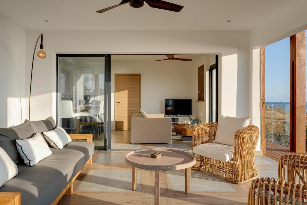 Moma By The Ocean, Trois Bassins