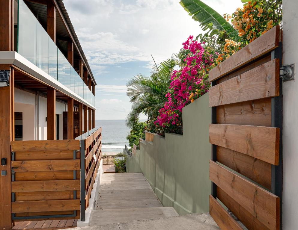 Moma By The Ocean, Trois Bassins