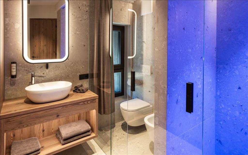 Corones Suites