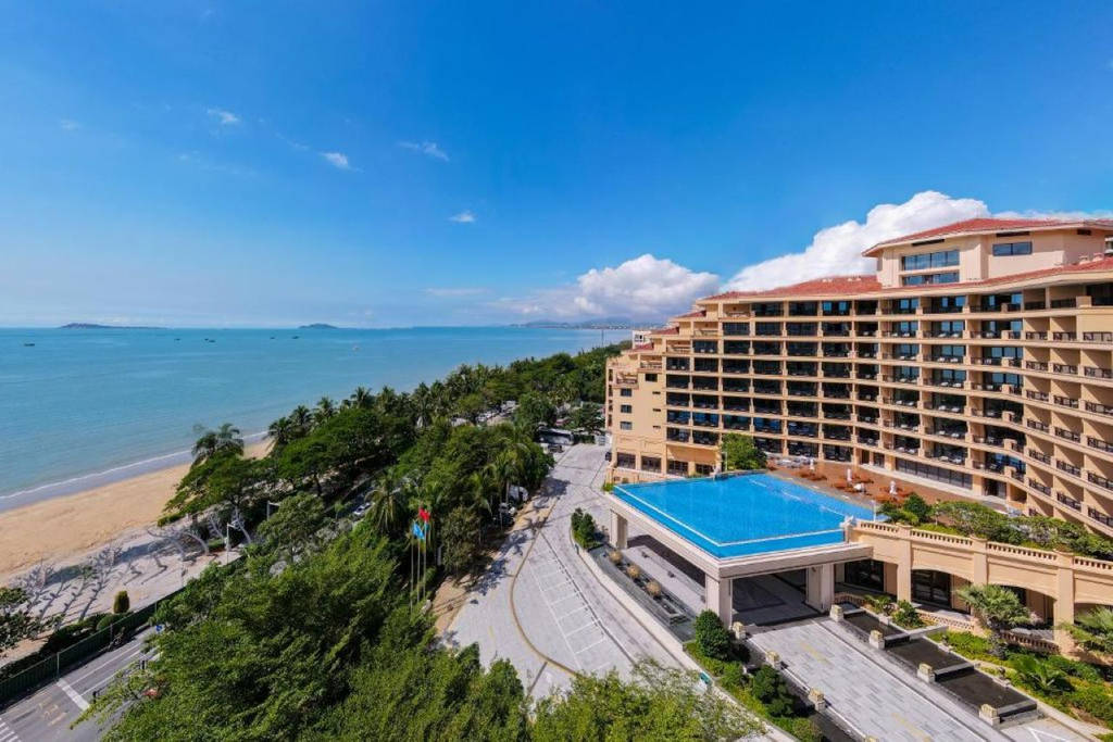 Golden Phoenix Seaview Hotel