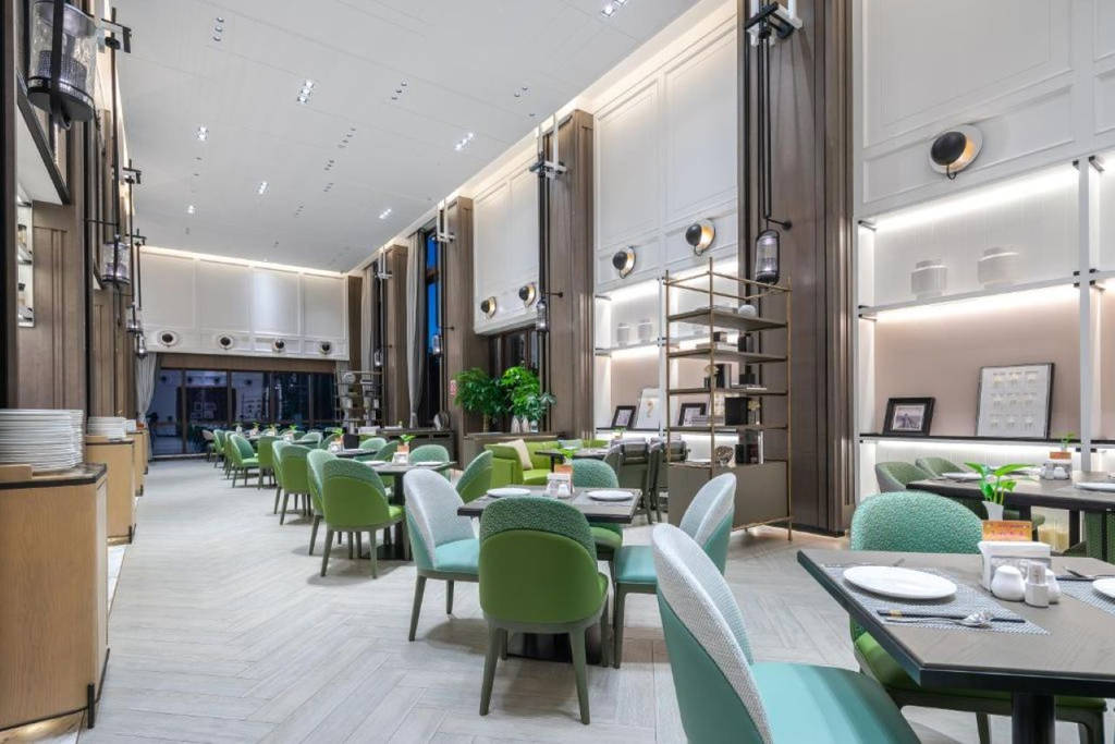 Golden Phoenix Seaview Hotel