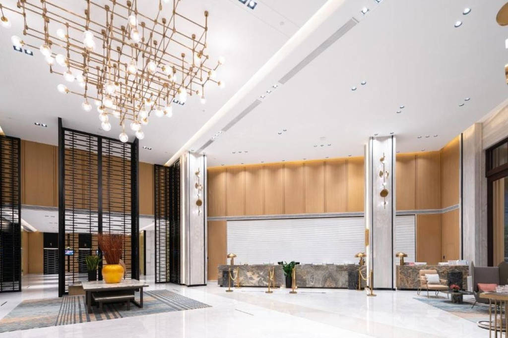 Golden Phoenix Seaview Hotel