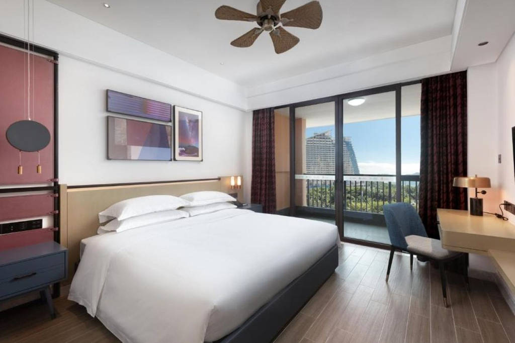 Golden Phoenix Seaview Hotel
