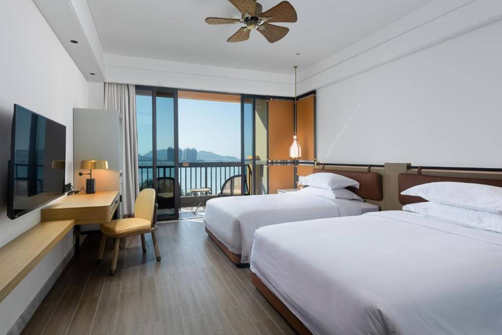 Golden Phoenix Seaview Hotel