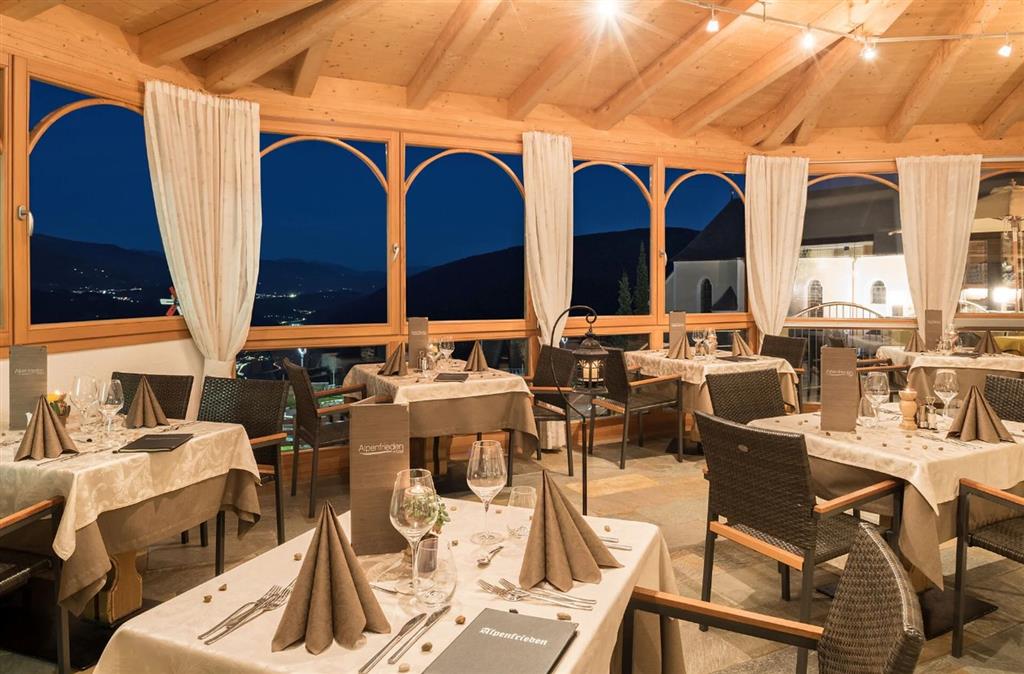6denní zájezd (denní přejezd) s dopravou a polopenzí v ceně – hotel Alpenfrieden
