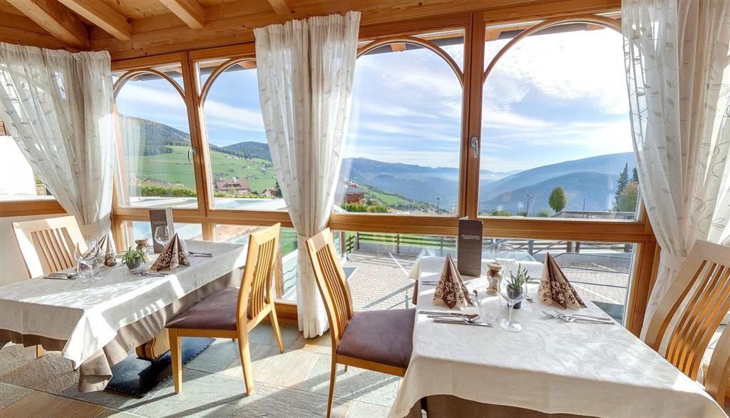 6denní zájezd (denní přejezd) s dopravou a polopenzí v ceně – hotel Alpenfrieden