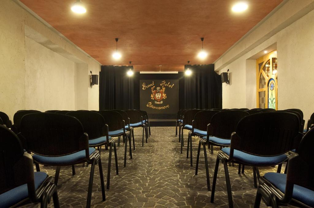 5denní zájezd (denní přejezd) s dopravou, polopenzí a skipasem v ceně – hotel Biancaneve