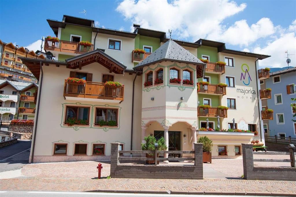 5denní zájezd s dopravou, polopenzí a skipasem v ceně – hotel Majorka