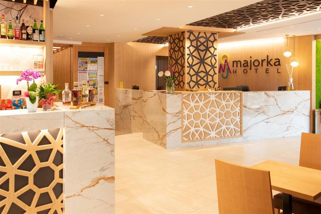 5denní zájezd s dopravou, polopenzí a skipasem v ceně – hotel Majorka