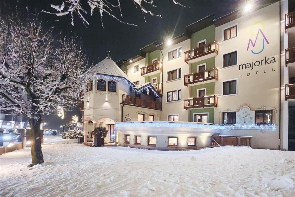 5denní zájezd s dopravou, polopenzí a skipasem v ceně – hotel Majorka