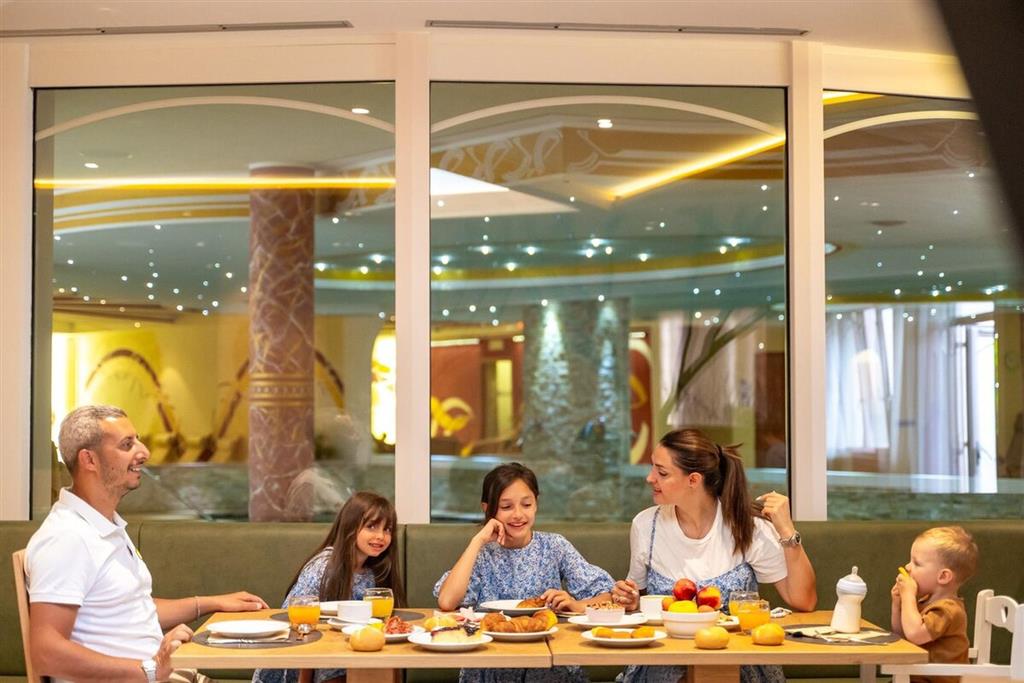5denní zájezd s dopravou, polopenzí a skipasem v ceně – hotel Majorka