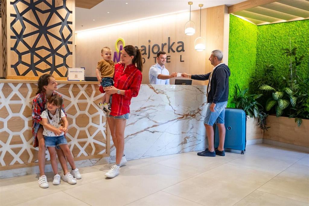 5denní zájezd s dopravou, polopenzí a skipasem v ceně – hotel Majorka