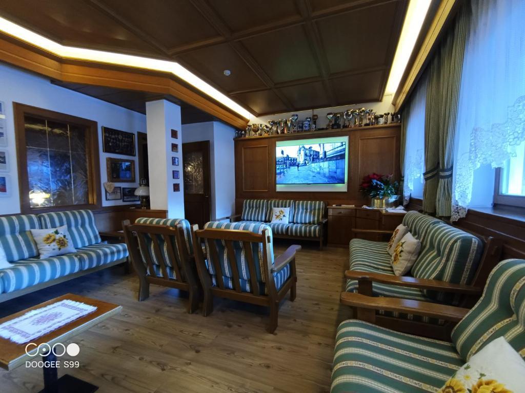 5denní zájezd s dopravou, polopenzí a skipasem v ceně – hotel Arnica