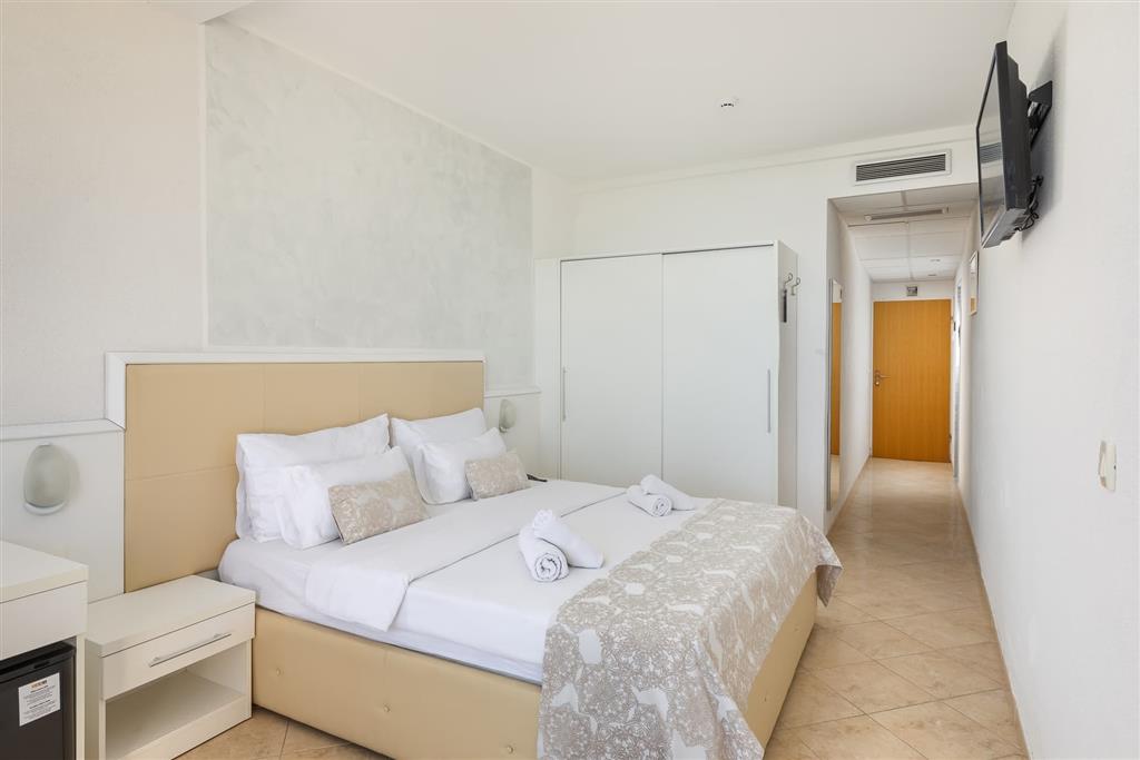 Hotel Mimosa 2027