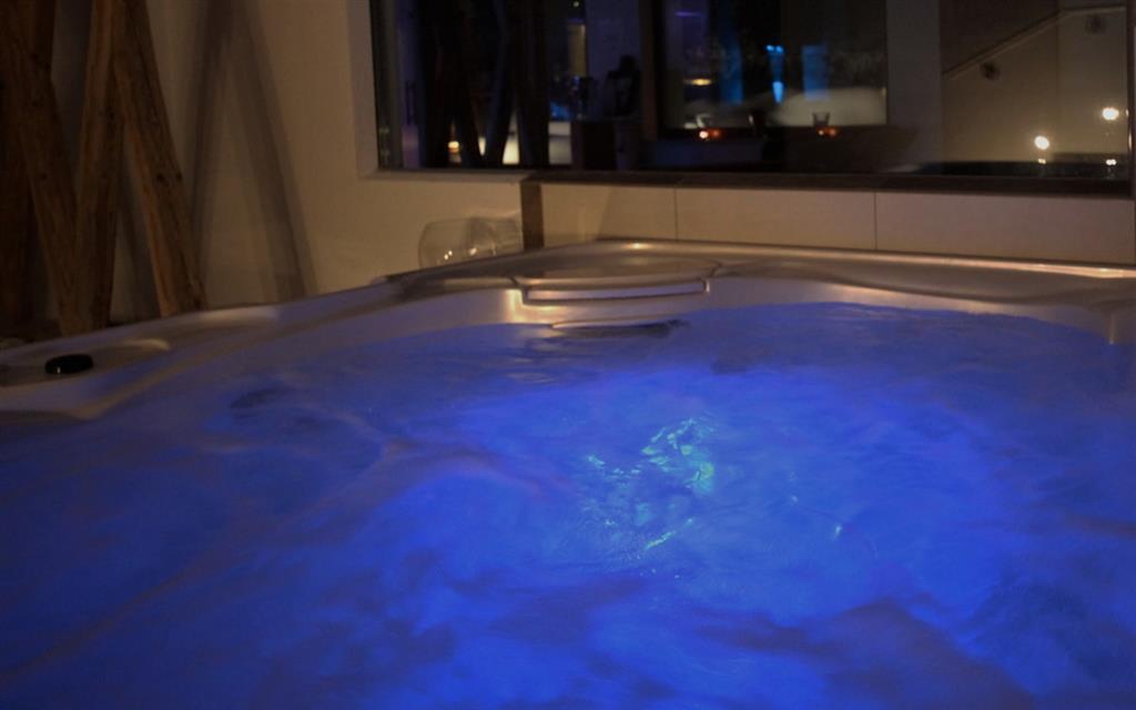 6denní zájezd (denní přejezd) s dopravou, polopenzí a skipasem ceně – hotel La Bussola