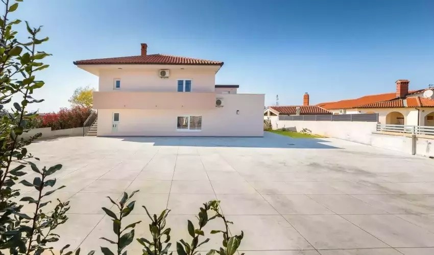 Villa B2