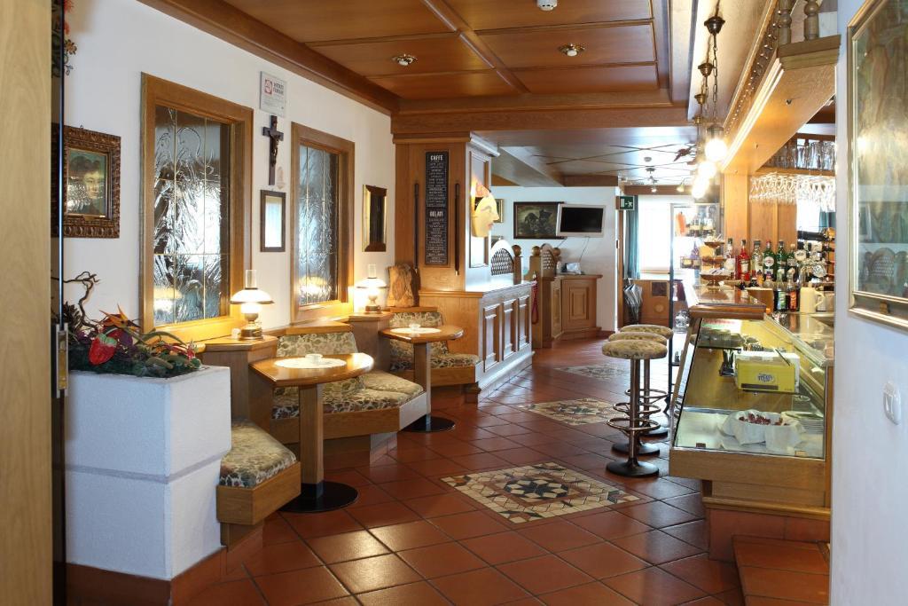 5denní zájezd (denní přejezd) s dopravou, polopenzí a skipasem v ceně – hotel Arnica