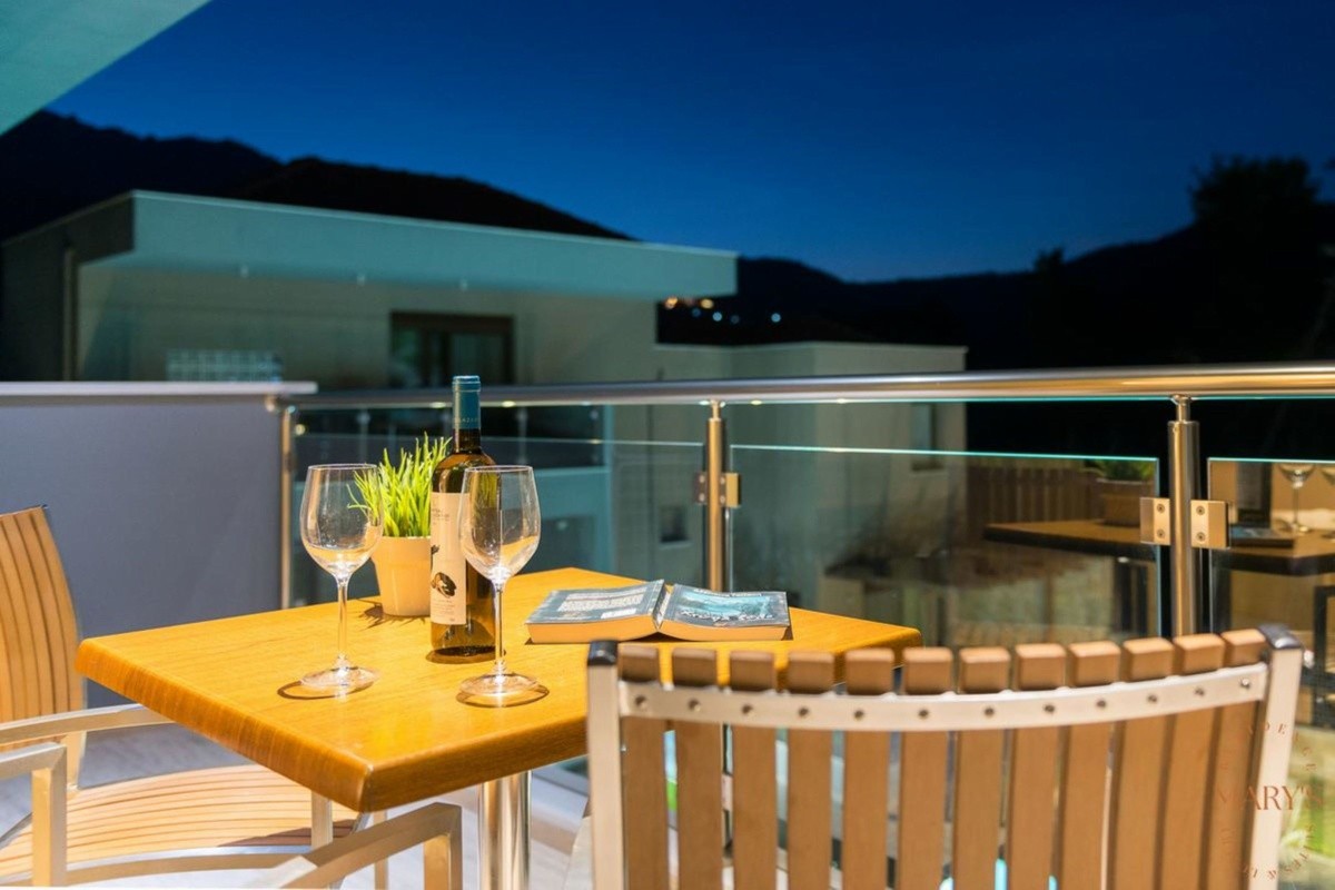 Mary's Residence Suites