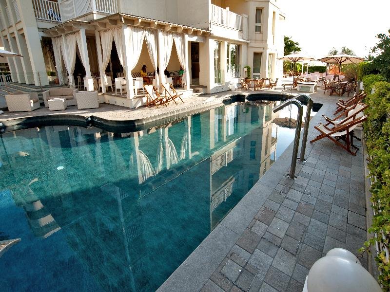Le Rose Suite