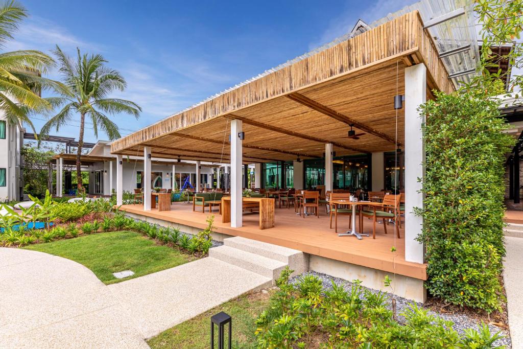 Outrigger Khao Lak Beach Resort