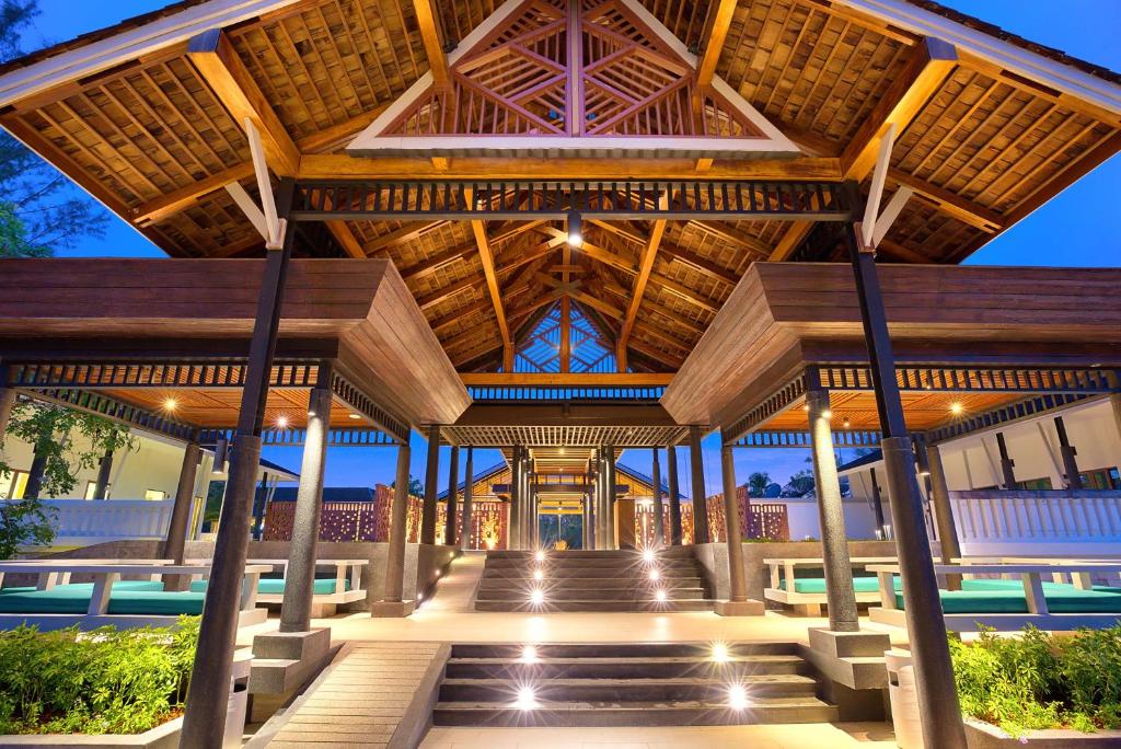 Outrigger Khao Lak Beach Resort