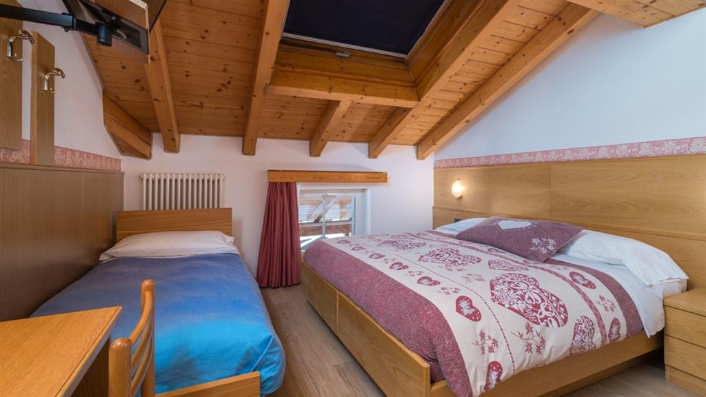 6denní zájezd (denní přejezd) s dopravou, polopenzí a skipasem ceně – hotel Panorama