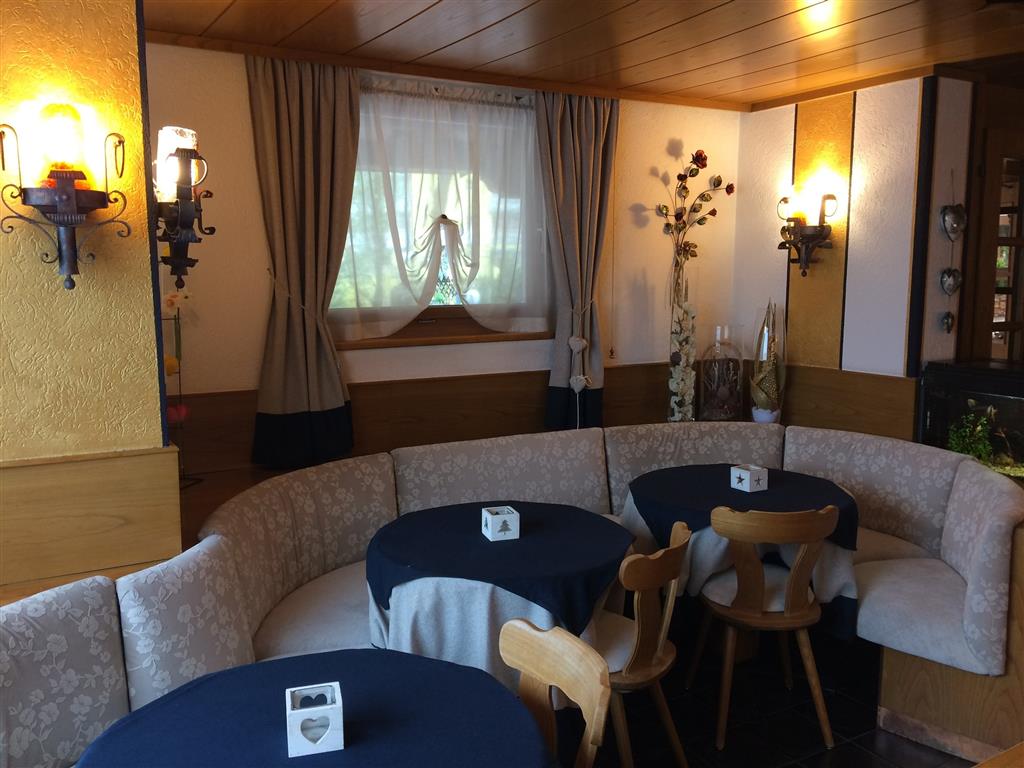 5denní zájezd (denní přejezd) s dopravou, polopenzí a skipasem v ceně – hotel Dal Bon
