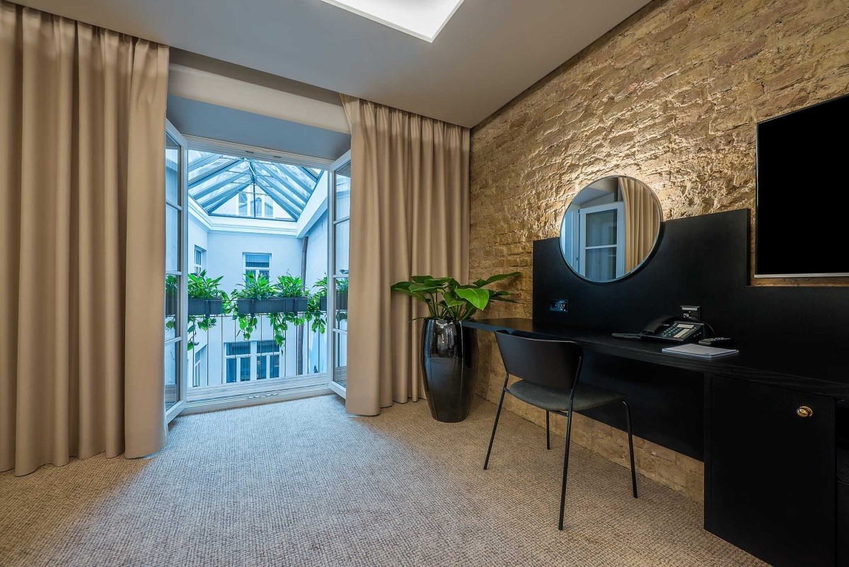 Artagonist Hotel
