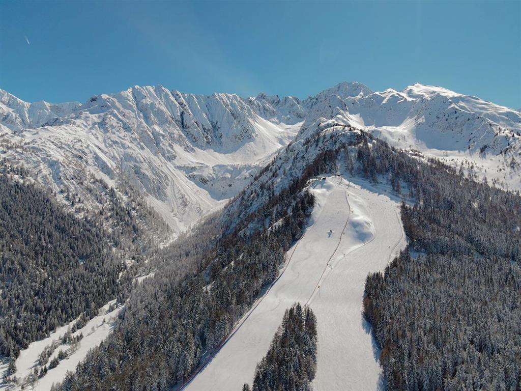 5denní zájezd (denní přejezd) s dopravou, polopenzí a skipasem v ceně – chalet Alpino