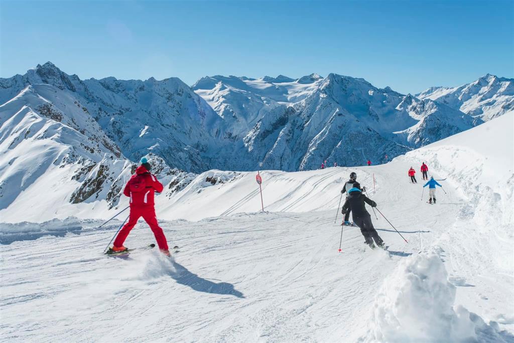 5denní zájezd (denní přejezd) s dopravou, polopenzí a skipasem v ceně – chalet Alpino