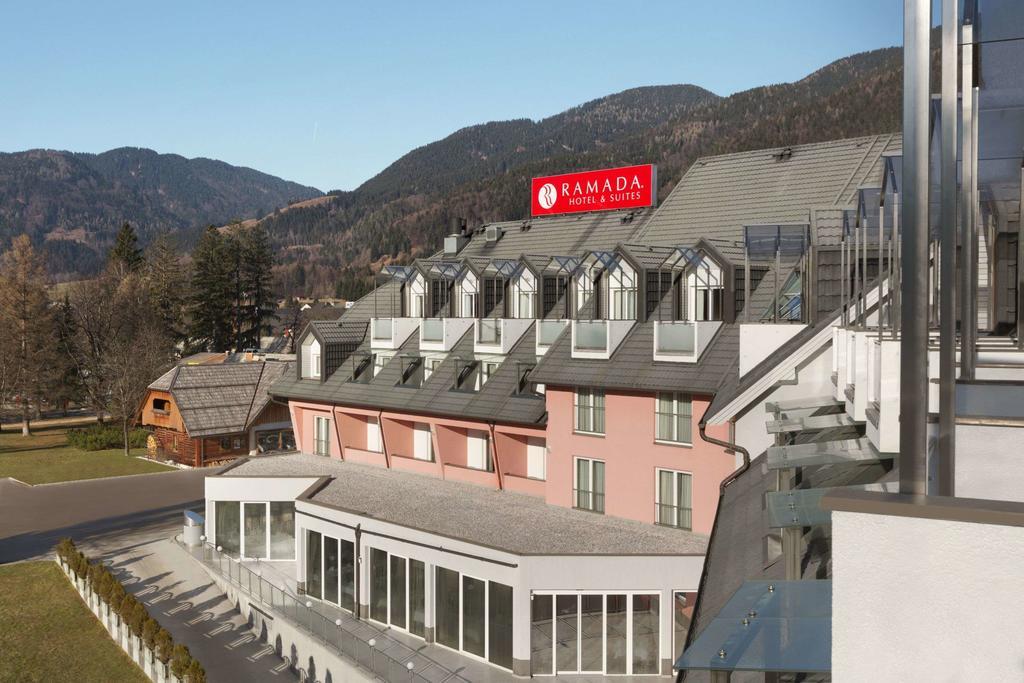 Ramada Hotel & Suites (se skipasem)