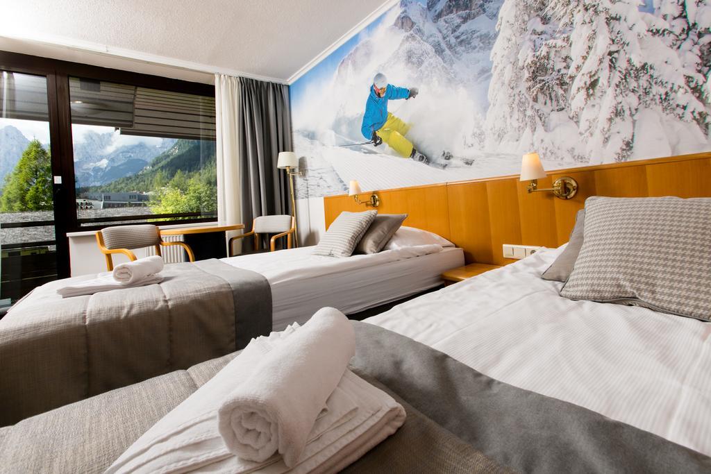Hotel Kompas (se skipasem)