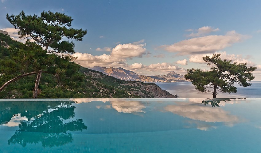Lux View Villas & Suites