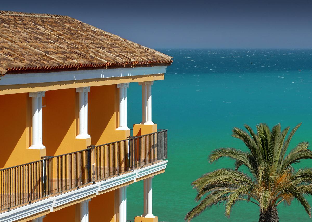 Mediterráneo Bay