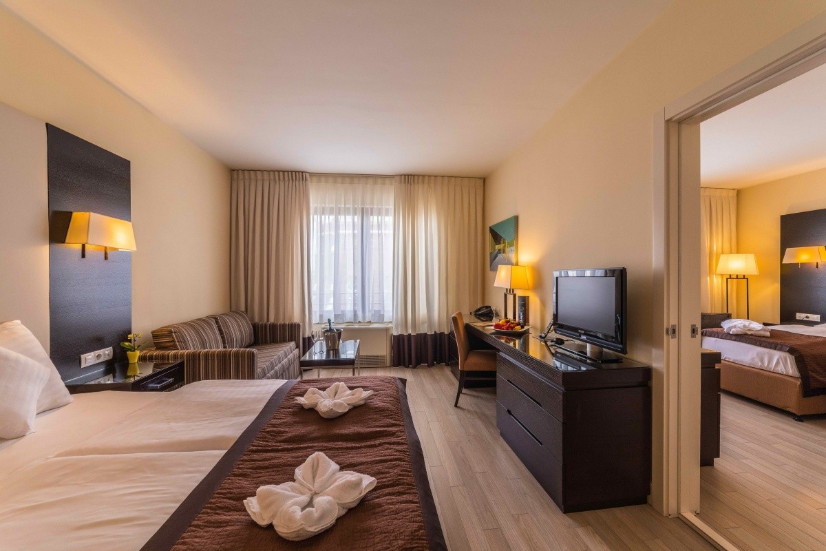 Lions Garden Hotel