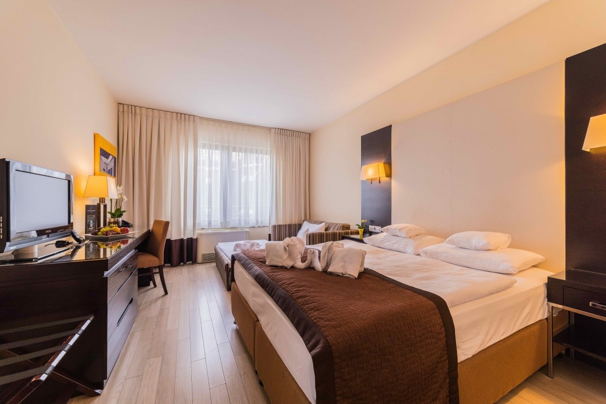 Lions Garden Hotel
