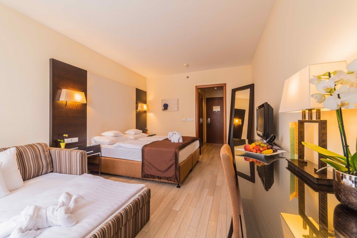 Lions Garden Hotel