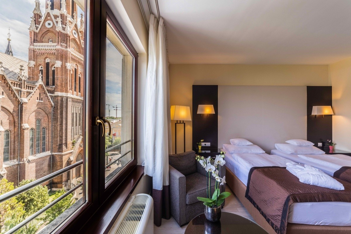Lions Garden Hotel