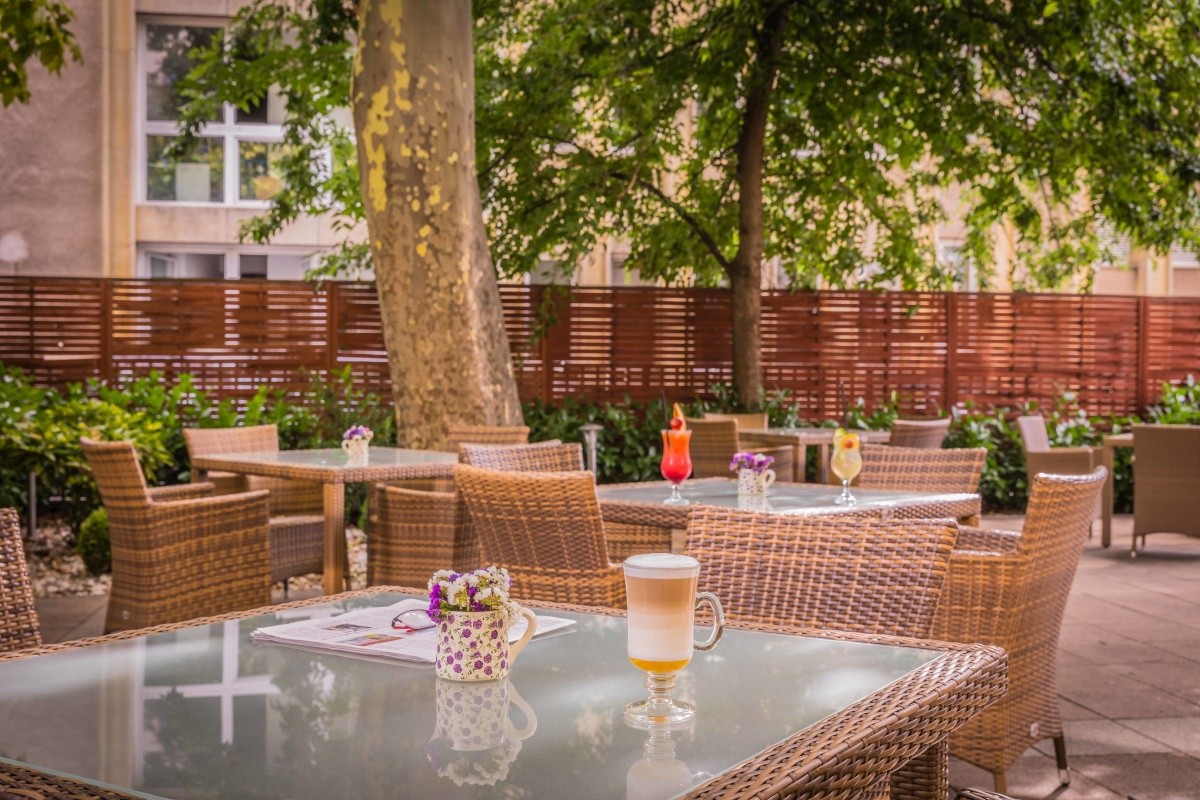 Lions Garden Hotel