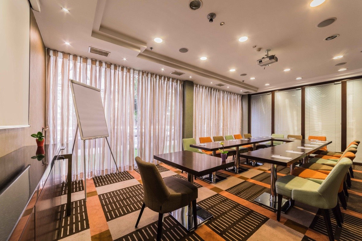 Lions Garden Hotel