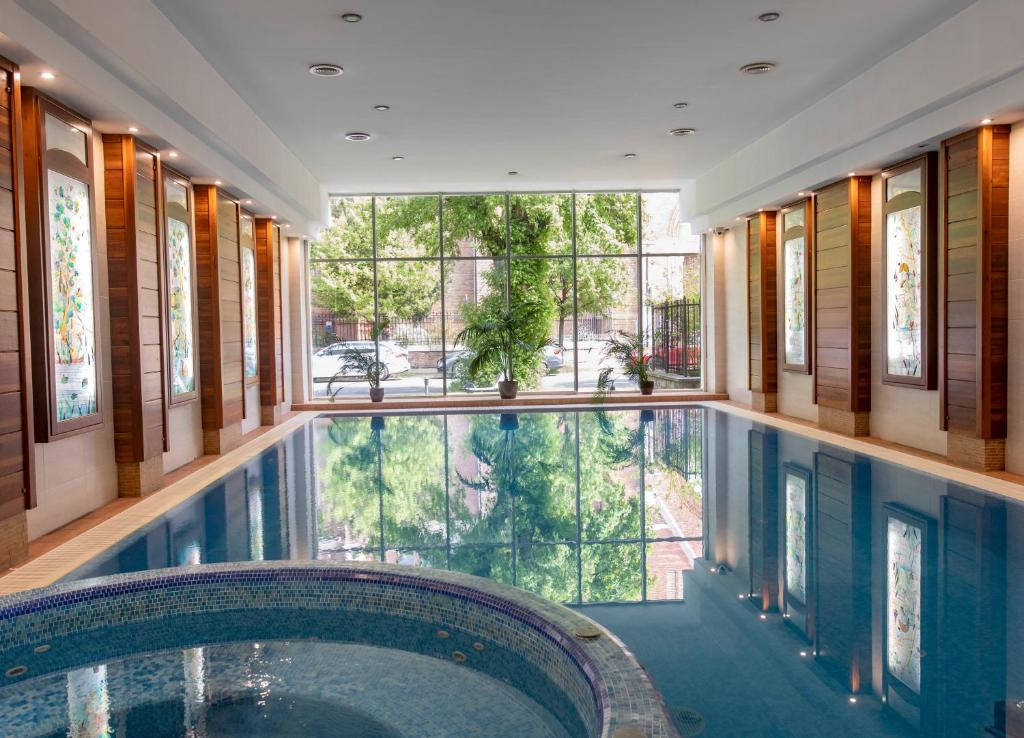 Lions Garden Hotel