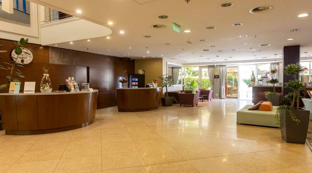 Lions Garden Hotel