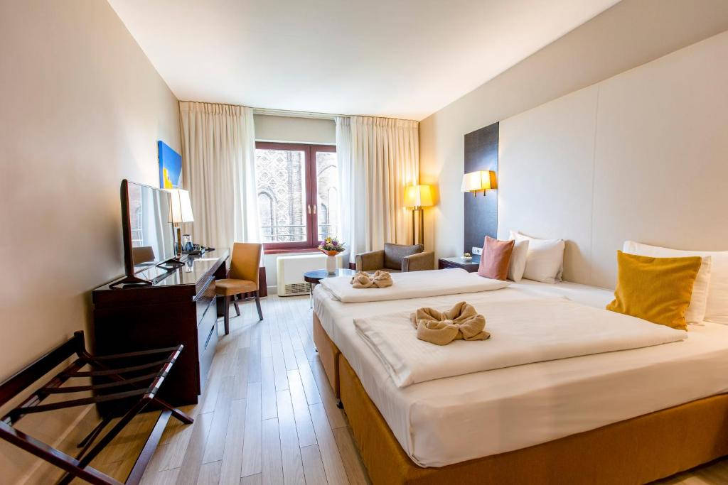 Lions Garden Hotel