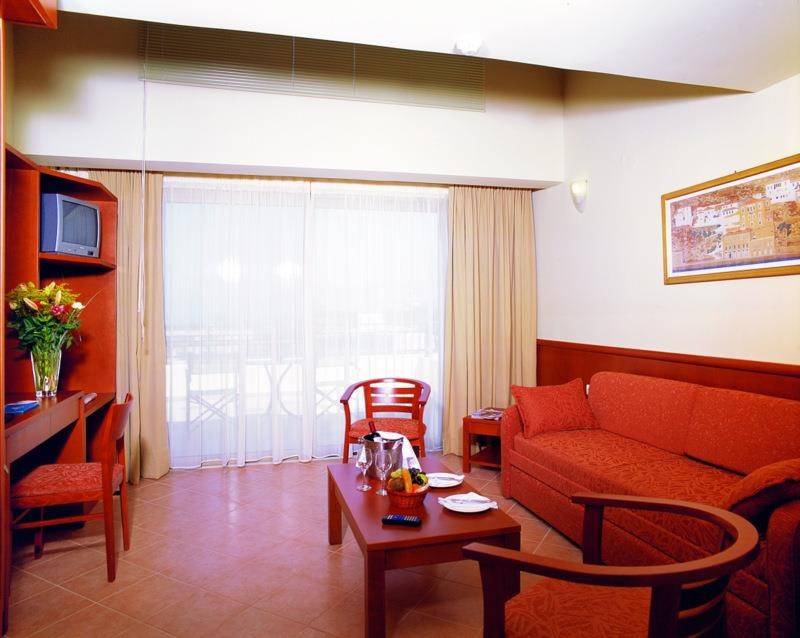 Hydramis Palace Beach Resort