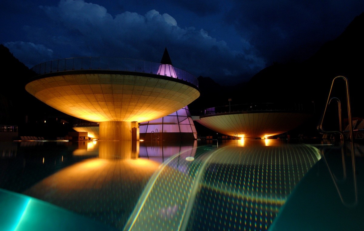 Aqua Dome