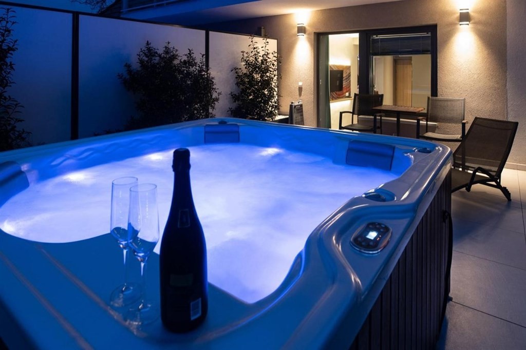 Onyx Luxury