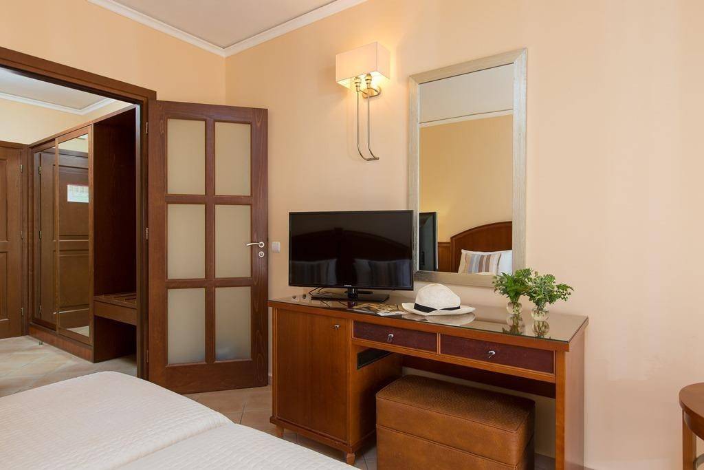 Theartemis Palace